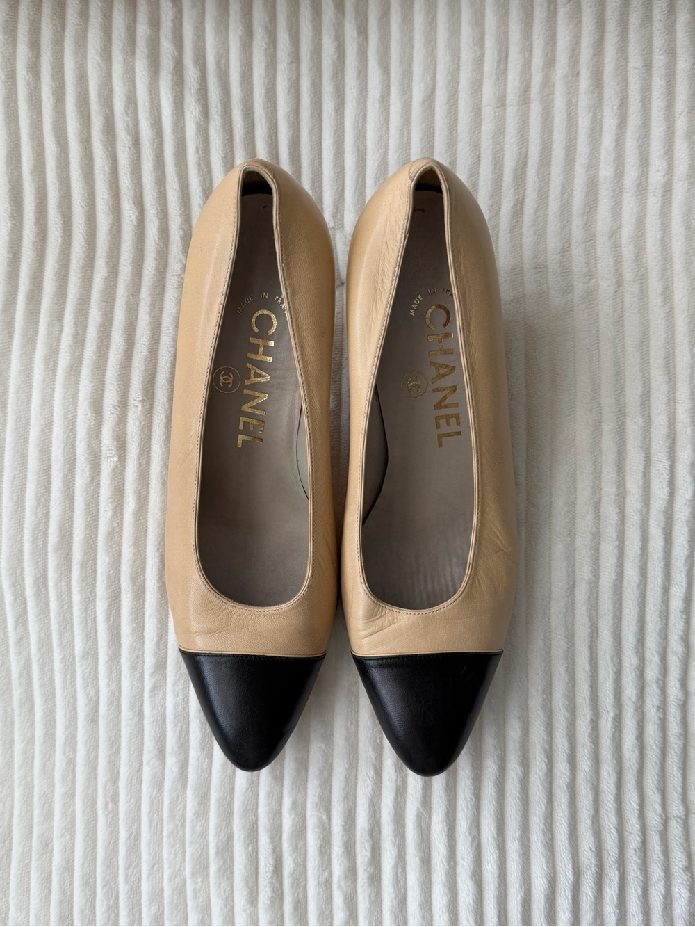 Vintage CHANEL Classic Two Tone Cap Toe Pump Shoes